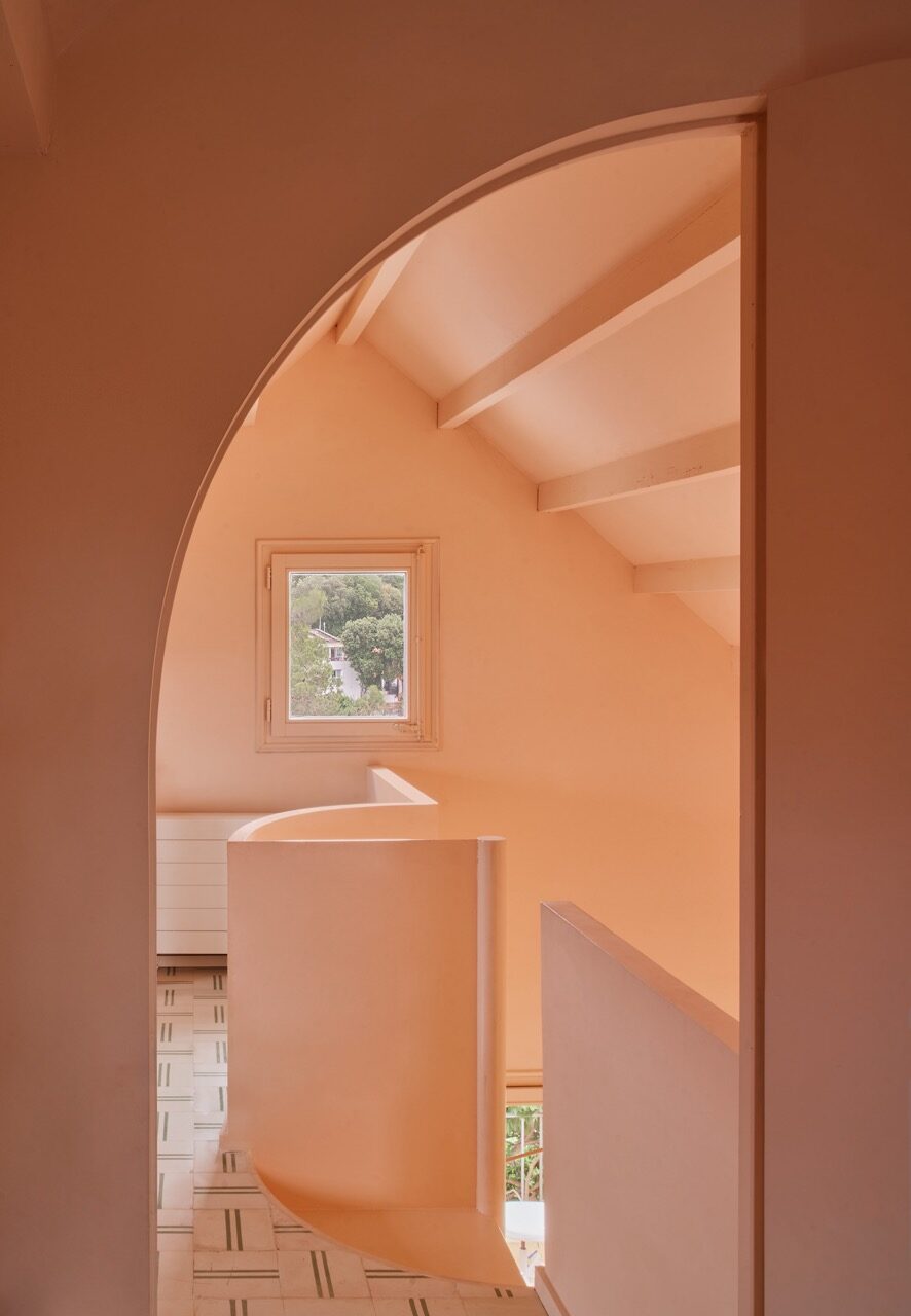 OESST_TWO FAMILIES HOSE_10 en tamaño grande