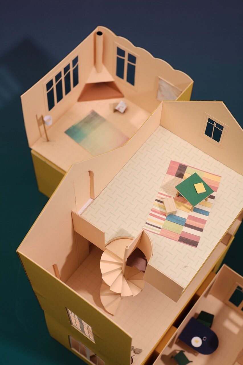 OESST_TWO FAMILIES HOSE_18 en tamaño grande