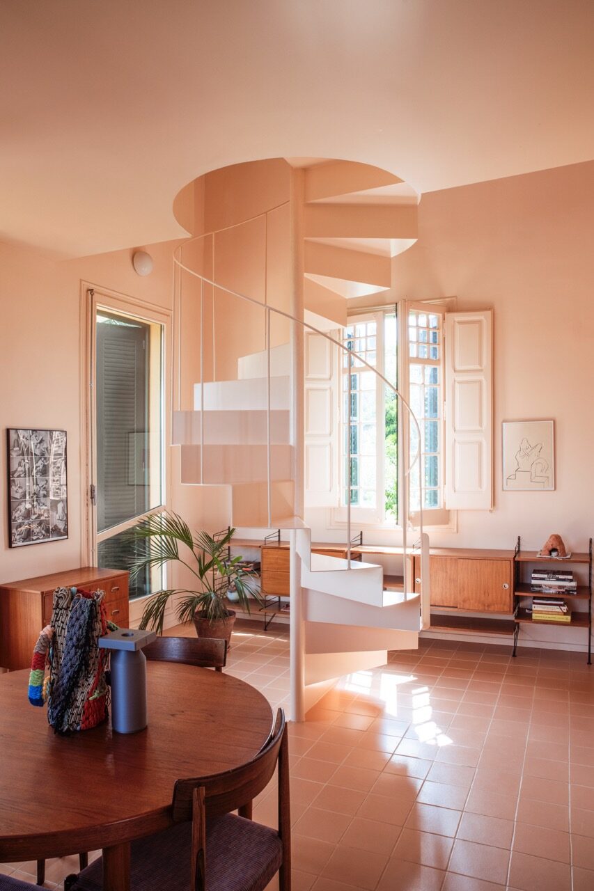 OESST_TWO FAMILIES HOSE_24 en tamaño grande